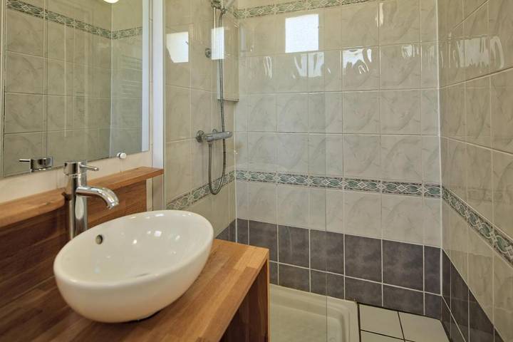 Hôtel pour 5 personnes, avec piscine et jardin, adapté aux familles à Landaul - 2