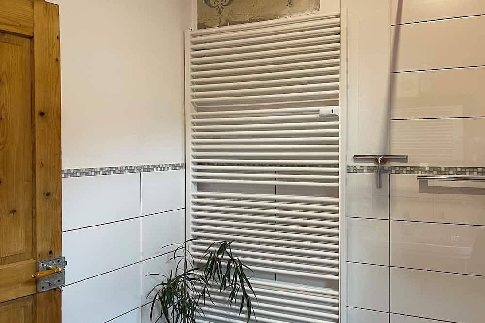 Ganze Wohnung, Ferienwohnung in renoviertem Winzerhaus nahe Mosel, Burg Eltz und Traumpfaden in Burg Eltz, Moselkern