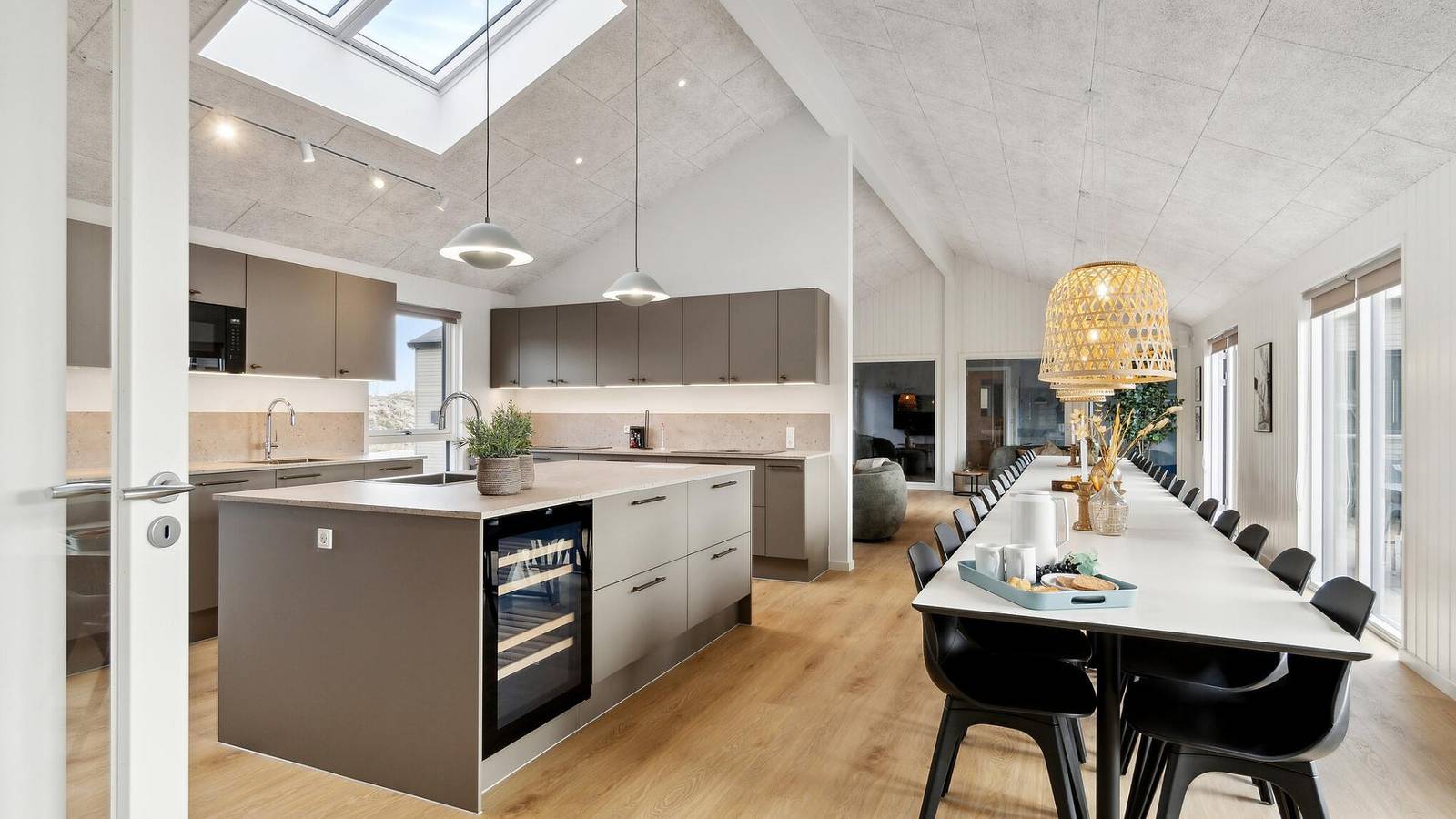 910 – Luxury 30-person holiday home with pool in Marielyst in Swedish Baltic Sea