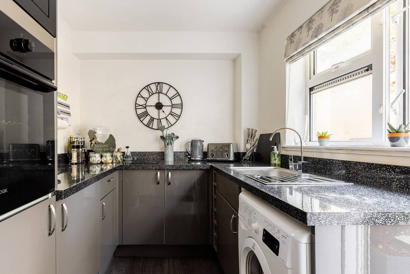 Entire apartment, Cosy Annex, south facing patio in Cornwall