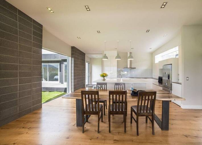 Location de vacances pour 8 personnes, avec balcon et jardin à Wanaka