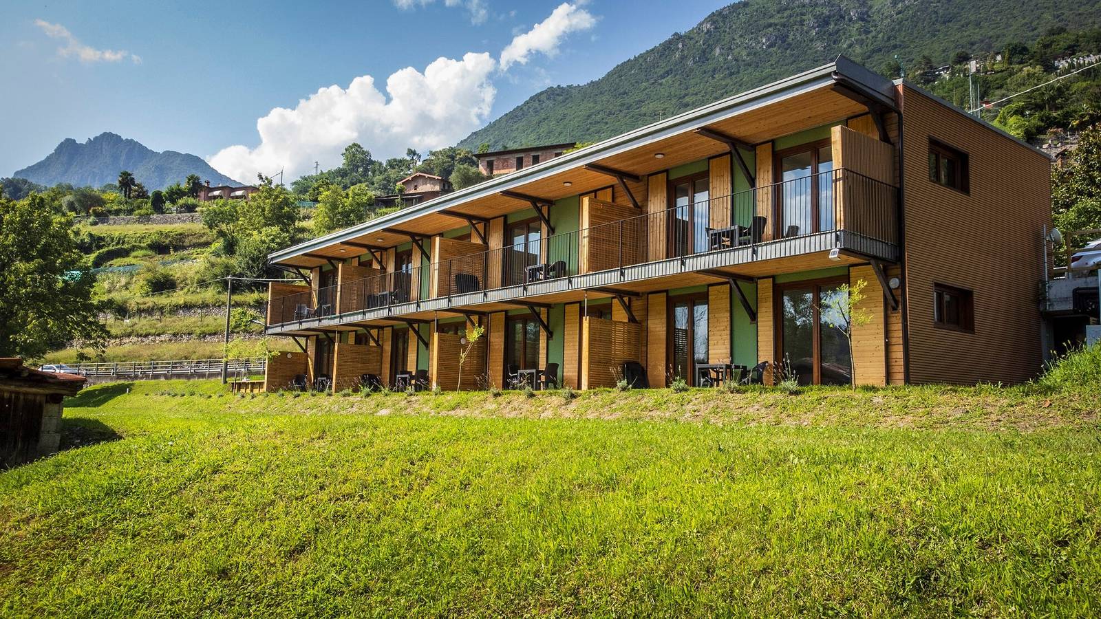 Hel lägenhet, Holiday Apartment "4" with Lake View, Shared Pool & Wi-Fi in Kommunen Carlazzo, Lago di Lugano (Italien)
