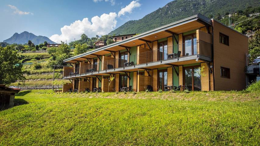 Ferienwohnung für 4 Personen, mit Seeblick und Sauna sowie Garten am Luganersee