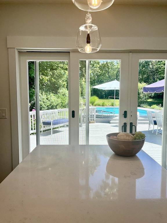 Vacation rental for 8 people, with yard and hot tub as well as terrace in Hampton Bays