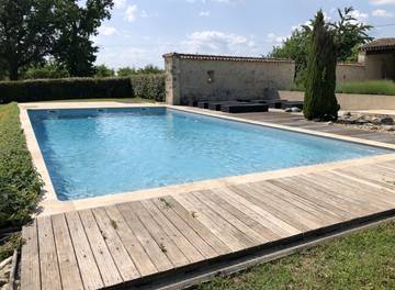 Gîte pour 8 personnes, avec terrasse ainsi que jardin et piscine à Sainte-Sabine-Born