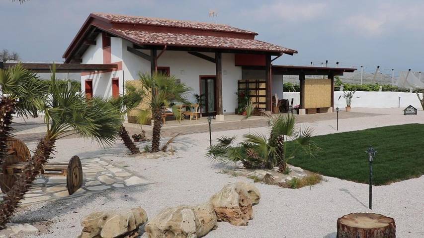 Chambre d’hôte pour 2 personnes, avec piscine et jardin, animaux acceptés à Cisterna di Latina