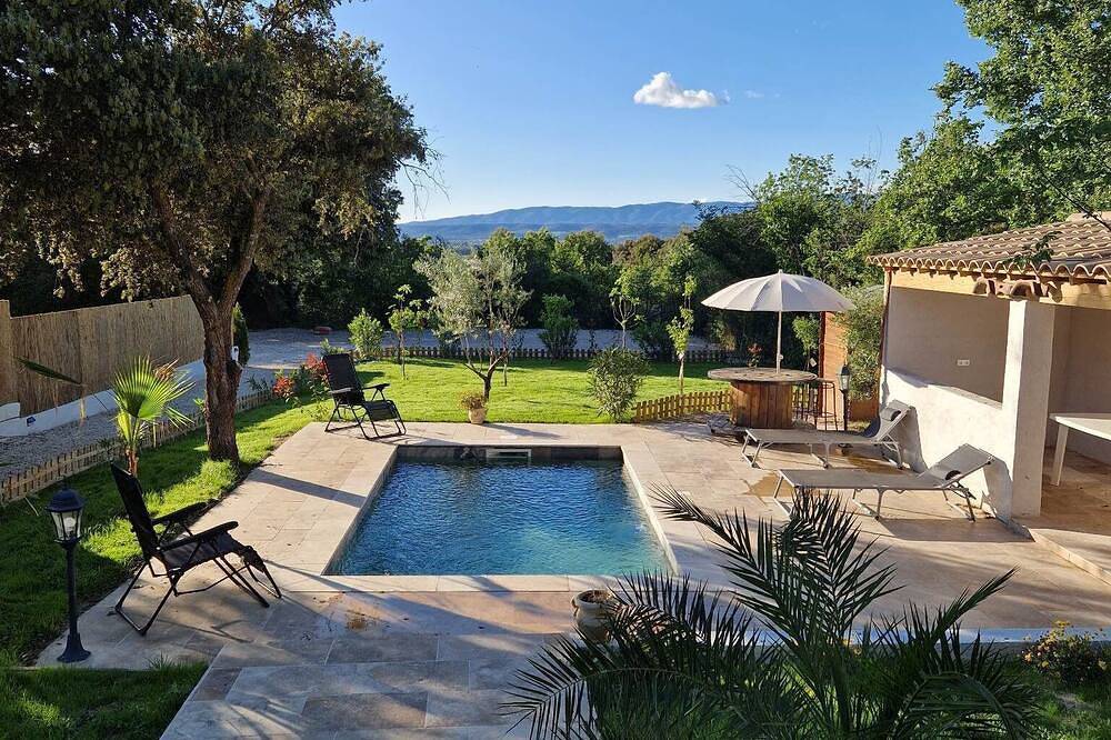 Chalet en Pleine Campagne Avec Piscine in Meyrargues, Région d'Aix-en-Provence