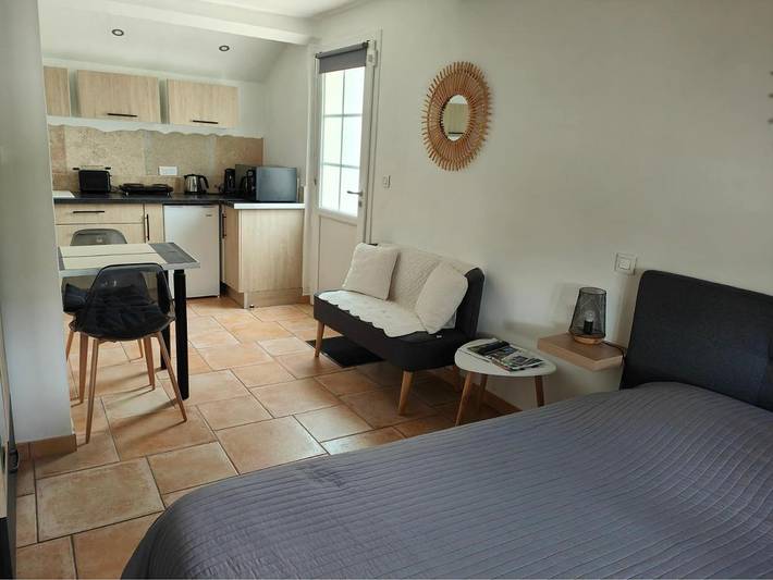 Gîte pour 2 personnes, avec jardin ainsi que vue et piscine à Le Thor - 4