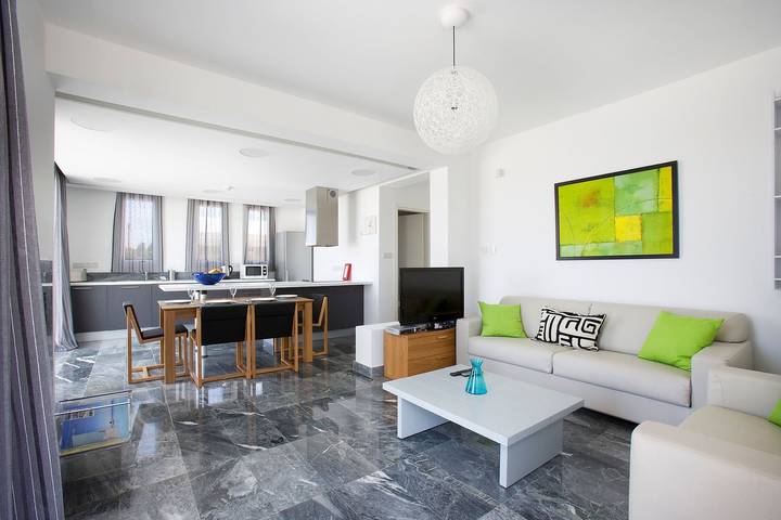 Location de vacances pour 4 personnes, avec vue sur l’océan ainsi que piscine et balcon à Paphos (ville) - 2