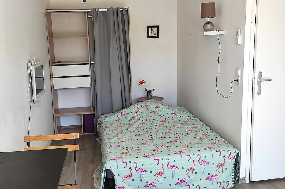 Appartement entier, Studio indépendant neuf in Saint-Martin-de-Crau, Côte méditerranéenne (France)