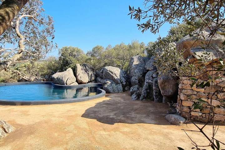 Casa vacanza per 2 persone, con giardino e panorama nonché terrazza e piscina in Sardegna