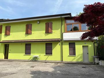 Gîte pour 3 personnes, avec terrasse et jardin à Lonato del Garda
