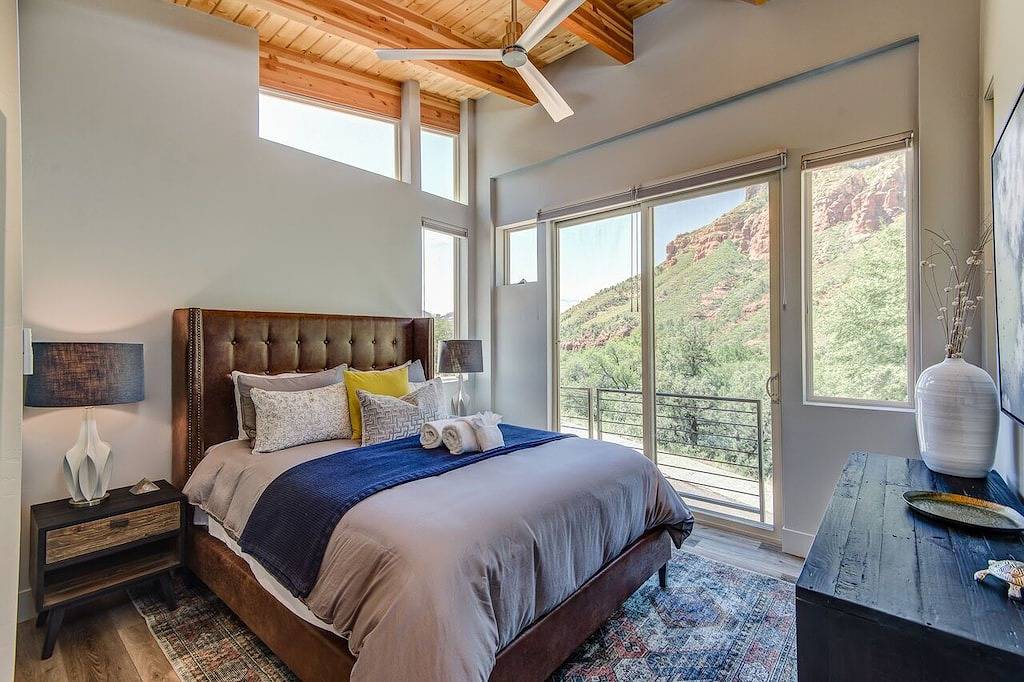 Experience luxury at Sedona Canyon Terrace, a 2Br retreat with stunning canyon views. in Oak Creek Canyon