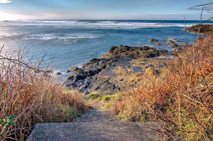 Vacation rental for 8 people, with balcony and yard as well as hot tub in Yachats
