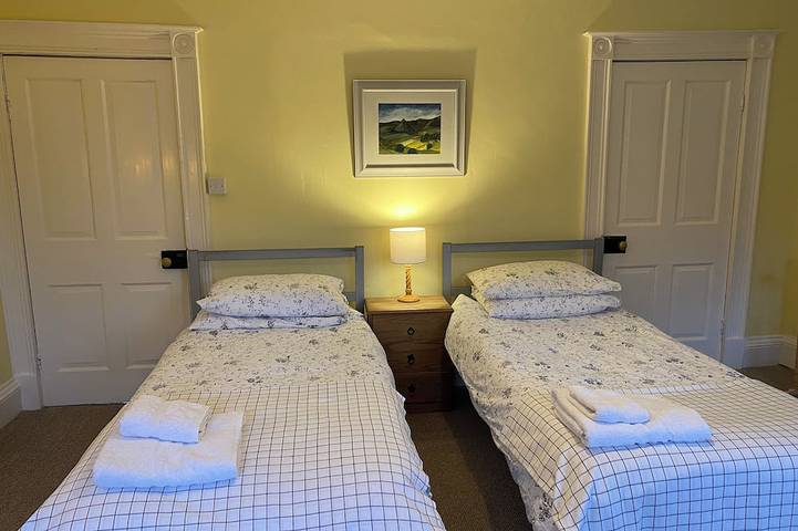 Attractive West London residnece sleeps 4-5 in Staffordshire
