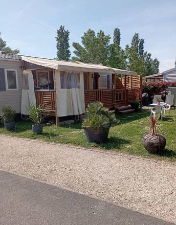 Gîte pour 6 personnes, avec terrasse et piscine à Condrieu