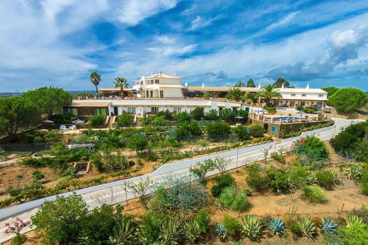 Ferienhaus für 2 Personen, mit Balkon und Terrasse sowie Garten und Pool