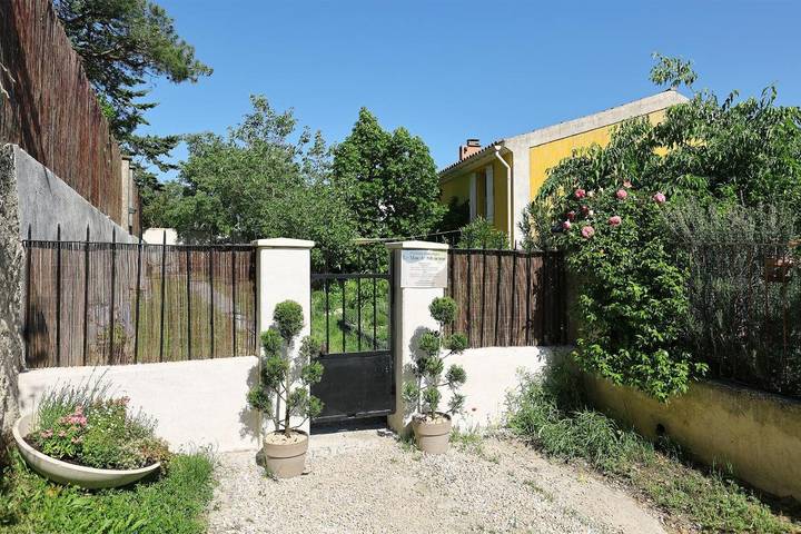 Gîte pour 4 personnes, avec piscine et jardin à La Roque-d'Anthéron - 2
