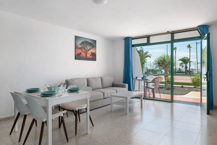 Apartamento entero, Casa de vacaciones 'Apartamento A 1 Minuto De Playa' con piscina compartida in Puerto del Carmen, Tías