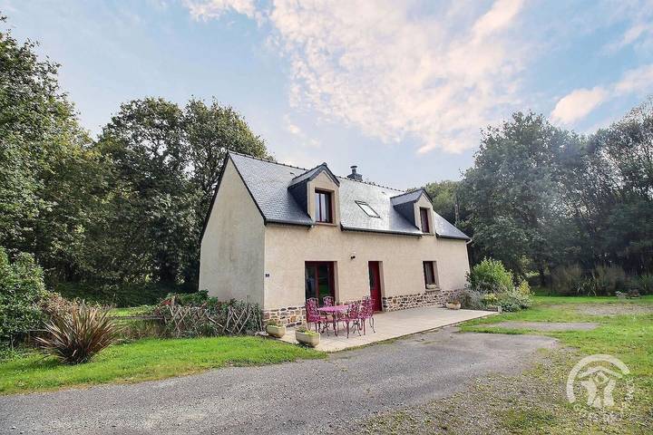 Gîte pour 6 personnes, avec terrasse et jardin, animaux acceptés
