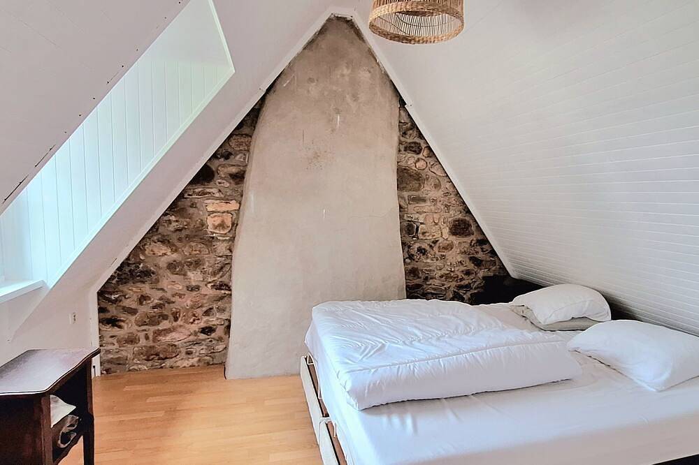 Maison typique à Ploumanac'h 50m du port et 200m de la plage Saint-Guirec in Ploumanac'h, Côte de Granit Rose