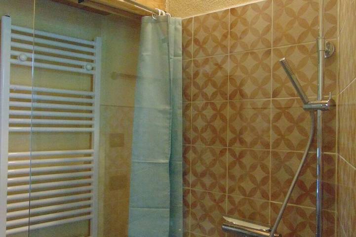 Gîte pour 4 personnes, avec Balcon ainsi que Jacuzzi et Jardin à Stroppo - 4