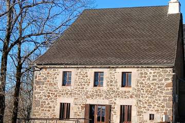 Gîte pour 3 personnes, avec jardin et terrasse à Montgreleix