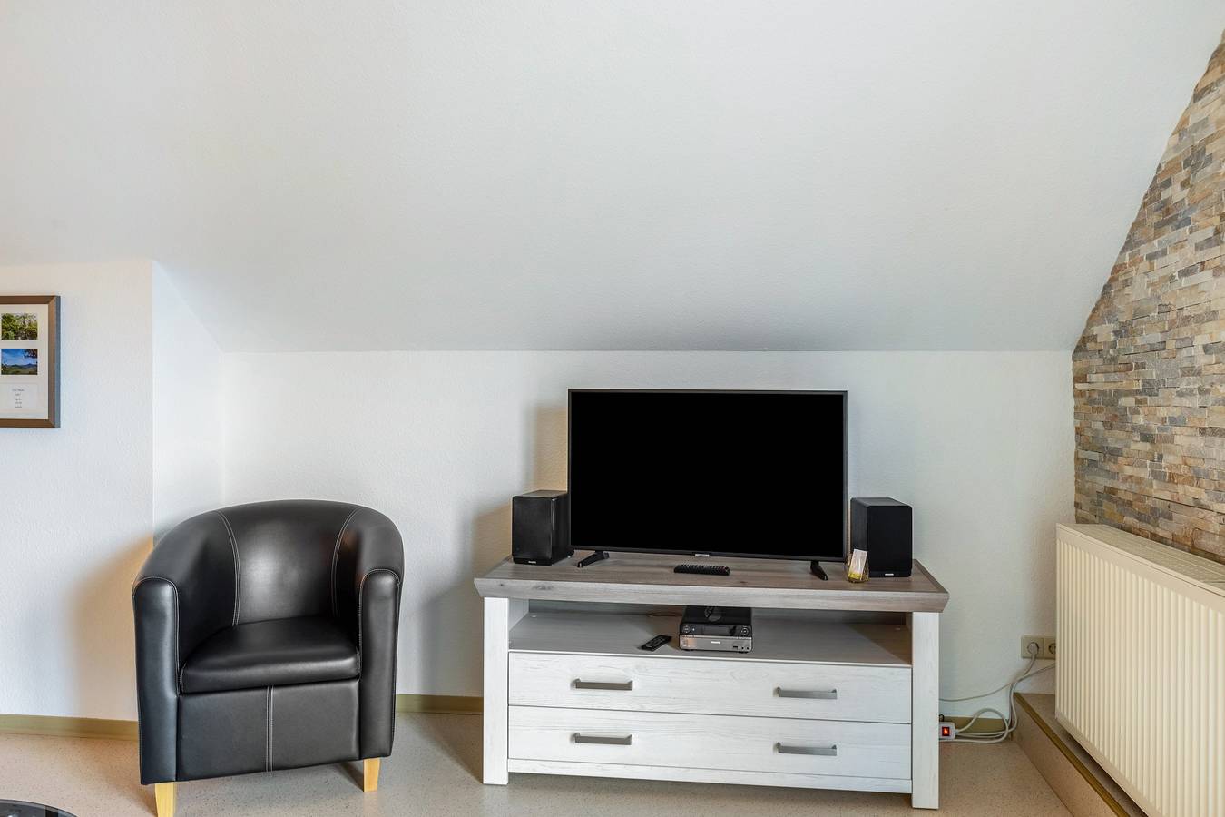 Ganze Wohnung, Ferienwohnung mit Blick auf Heilsberg,mit Balkon und Wi-Fi in Hilzingen, Hegau