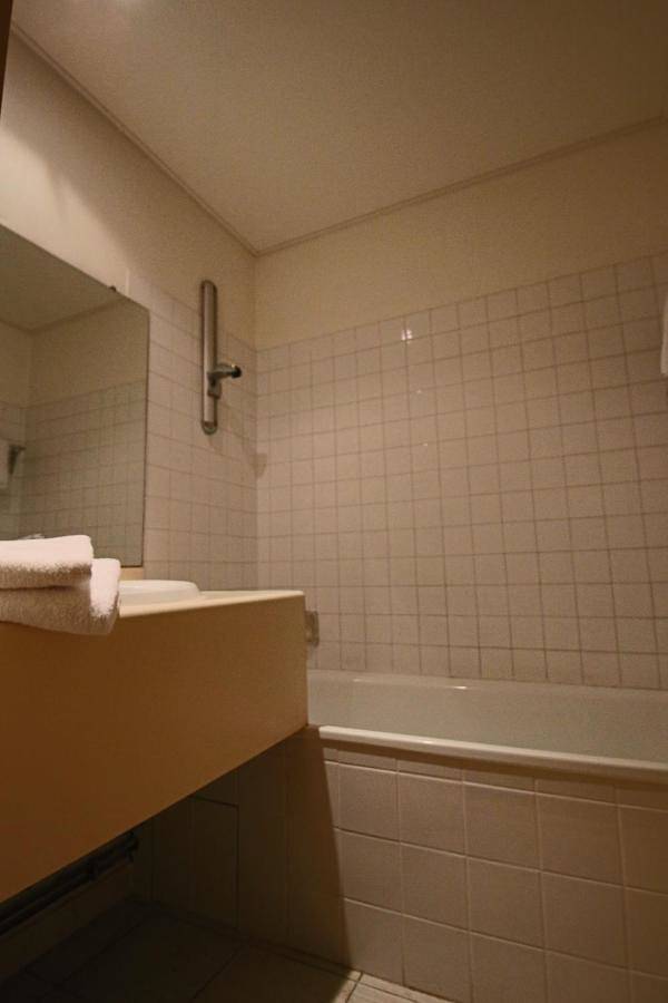 Hôtel pour 6 personnes, avec vue et jardin à Loudéac - 4