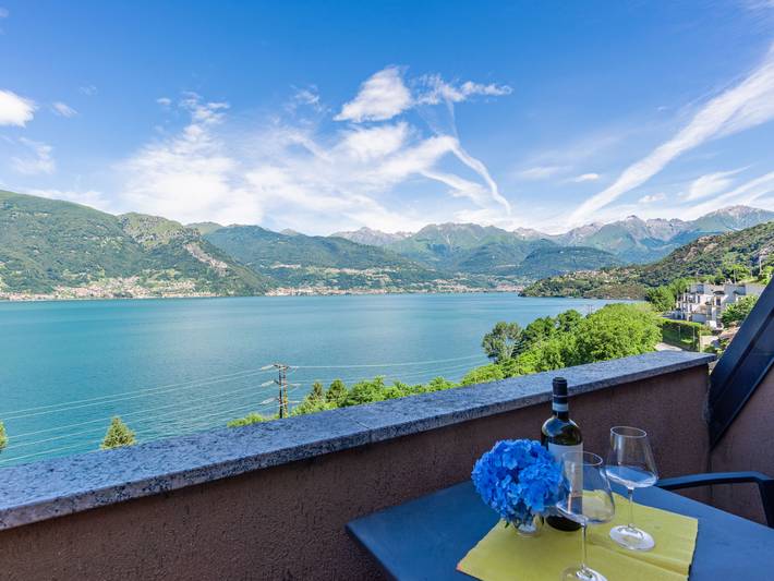 Holiday rental for 4 people, with Balcony and View as well as Lake view in Lombardy
