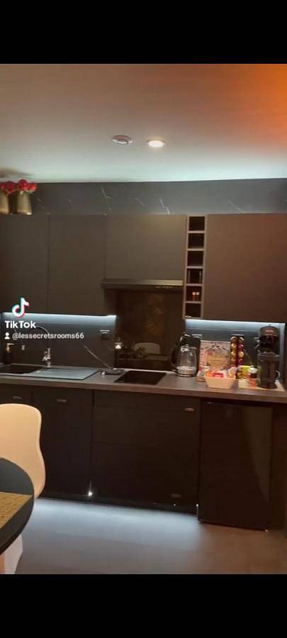 Appartement entier, One-Bedroom Apartment in Rivesaltes, Côte méditerranéenne (France)