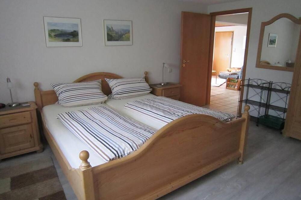 Ganze Wohnung, Ferienwohnung Beate Schmitz - 2-Bettwohnung (Nichtraucher) in Manderscheid, Bernkastel-Kues & Umgebung