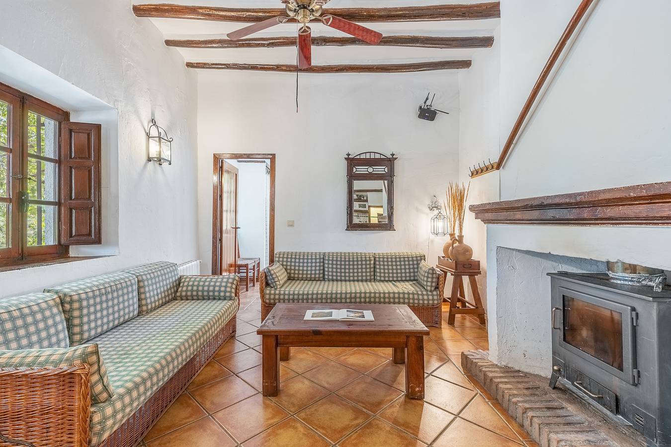 Gîte rural 'El Almendro' avec vue sur la montagne, piscine partagée et Wi-Fi in Cumbres Verdes, La Zubia