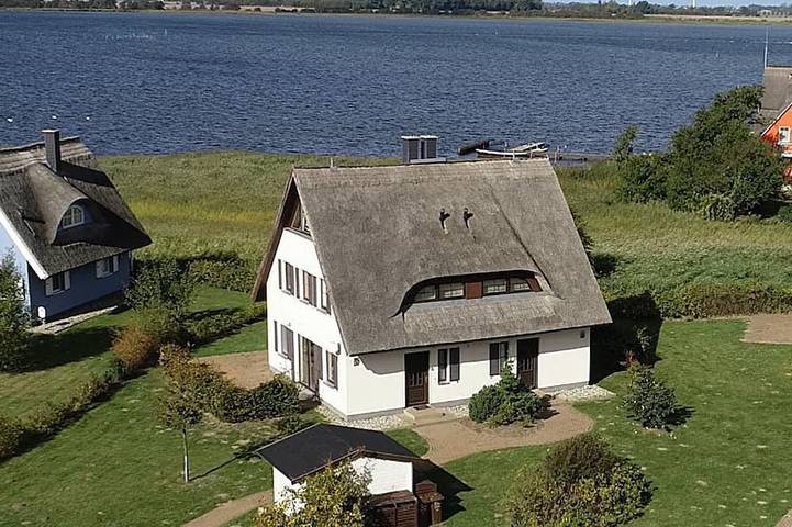 Ferienhaus für 6 Personen, mit Whirlpool und Terrasse sowie Garten und Sauna in Neuenkirchen (Rügen)