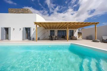 Villa for 8 Guests in Paros, Paros Regional Unit, Picture 3