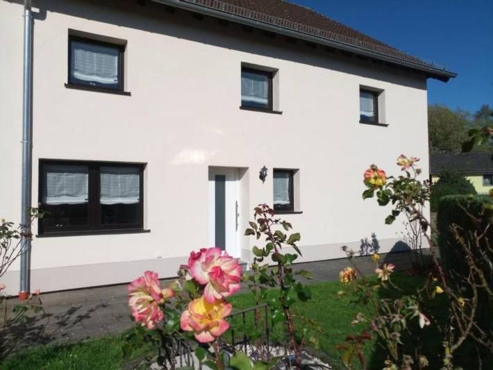Ferienhaus für 7 Personen, mit Terrasse und Garten sowie Seeblick in Hellenthal
