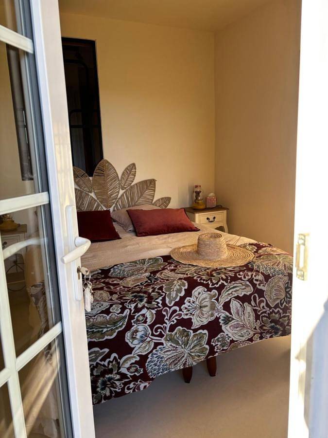 Chambre d’hôte pour 2 personnes, avec piscine ainsi que jardin et vue, animaux acceptés