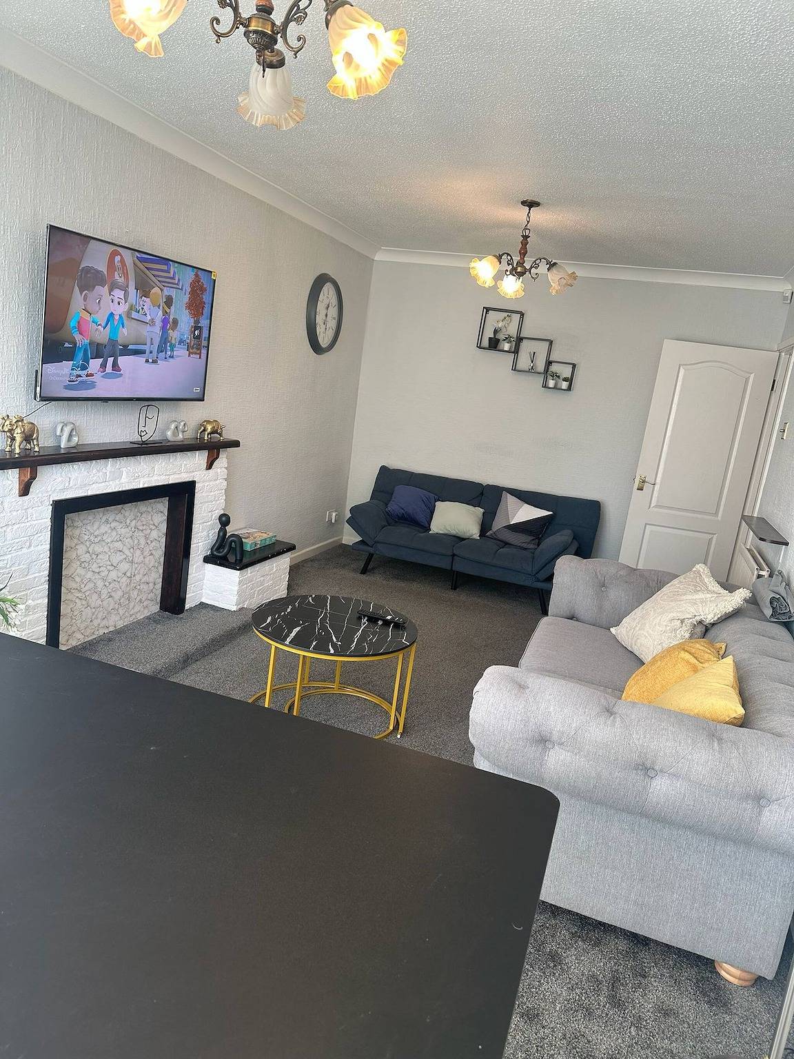 Entire apartment, 4-Bed Parking, Fast Wifi, M42 Great for team work in Solihull, Birmingham Area