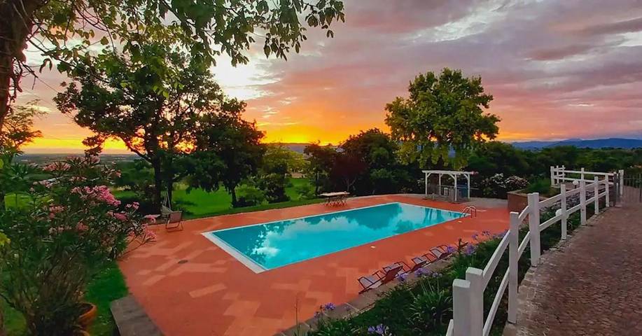 B&b per 3 persone, con Terrazza e Giardino nonché Piscina e Panorama a Lonato del Garda
