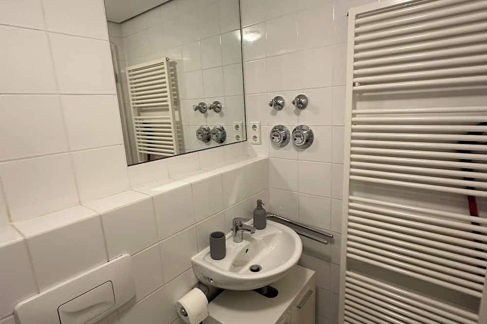 Ganze Wohnung, Premium Apartment mit Balkon in Top Lage in Düsseldorf-Golzheim, Düsseldorf