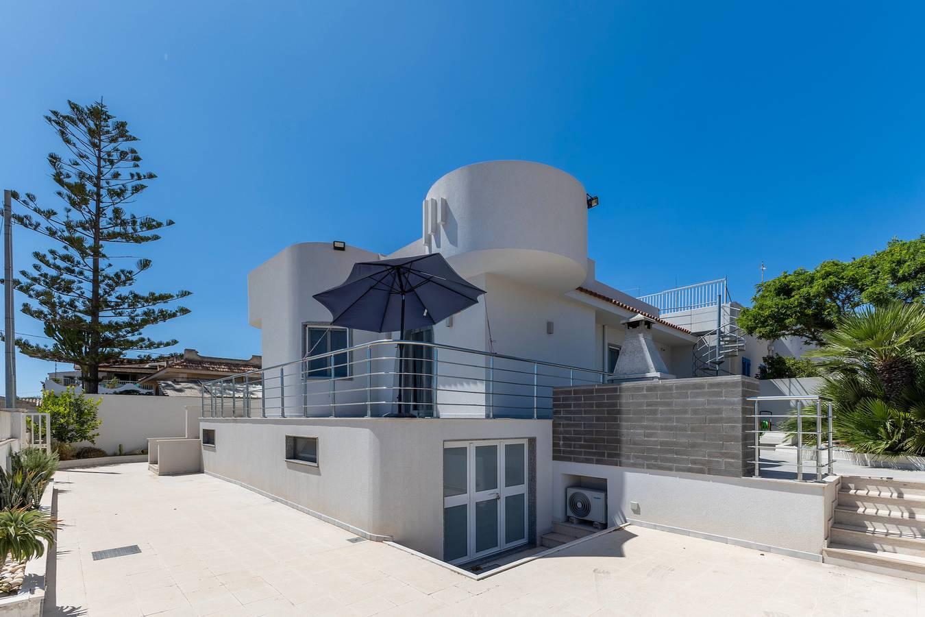 Villa 'Primavera' con vista mare, terrazza privata e aria condizionata in Marina di Modica, Modica