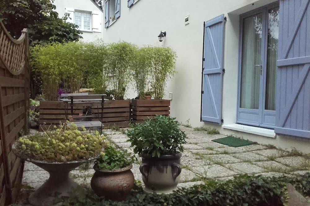 Appartement entier, Joli appartement 30m2 calme commerces 2mn à pied in Saint-Étienne-de-Montluc, Région de Nantes