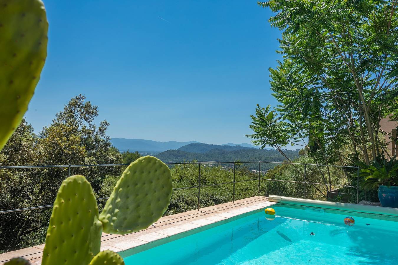 Ganze Wohnung, „Les Hauts De Taradeau“: Bergblick und traumhafter privater Pool in Taradeau, Draguignan Region