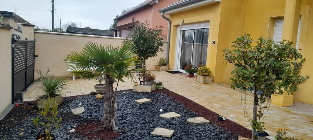 Appartement de vacances pour 5 personnes, avec jacuzzi et jardin ainsi que sauna et piscine, adapté aux familles