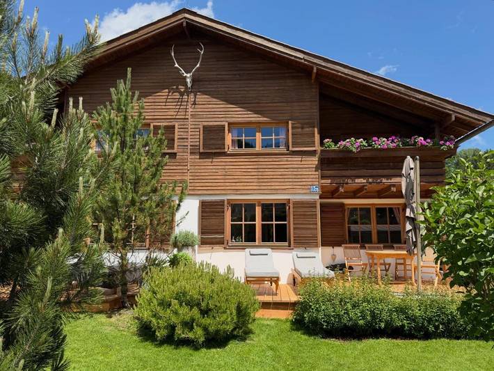 Chalet für 4 Personen, mit Balkon und Terrasse sowie Garten und Ausblick
