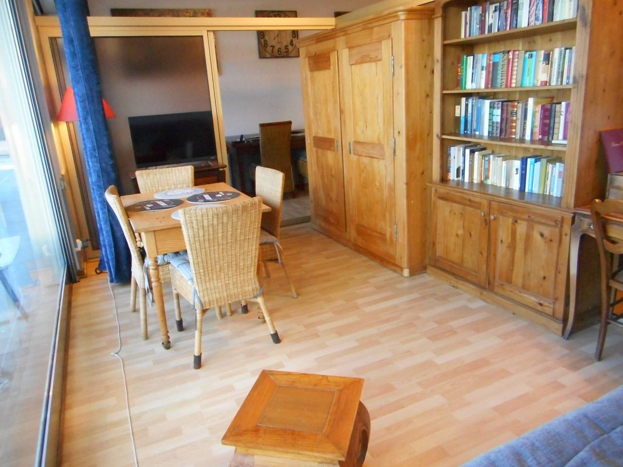 Appartement entier, Appartement à 200 mètres de la mer avec piscine commune, Wi-Fi et climatisation in Saint-Aygulf, Fréjus
