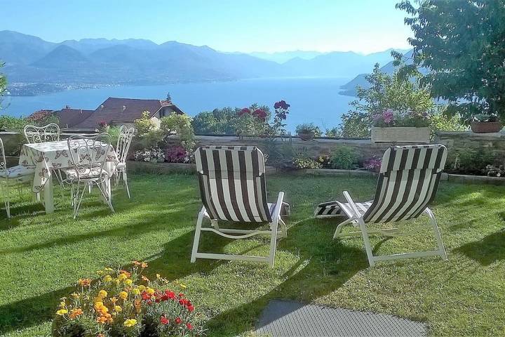 Ferienhaus für 4 Personen, mit Seeblick und Ausblick sowie Garten