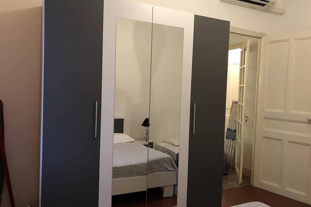Ganze Wohnung, Apartment-Komfort-Ensuite mit Dusche-Balkon-Centre ville in Bastia, Cap Corse