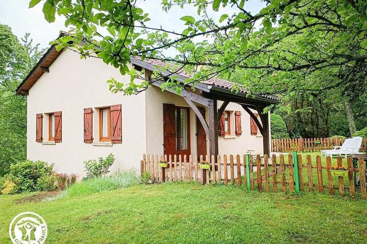 Location de vacances pour 4 personnes, avec jardin, animaux acceptés à Saint-Jean-Lagineste