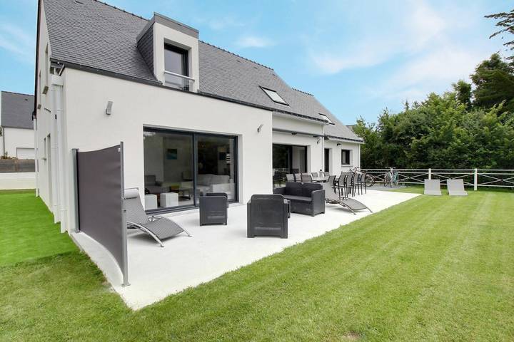 Gîte pour 12 personnes, avec terrasse et jardin à Sarzeau - 2